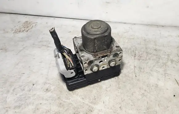 Toyota Corolla Verso E121 ABS Pump 4451013070 8954113040
