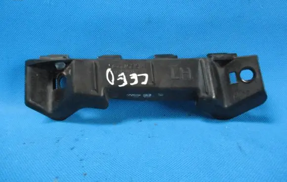 KIA Ceed Front bumper mounting bracket 86517-1H000