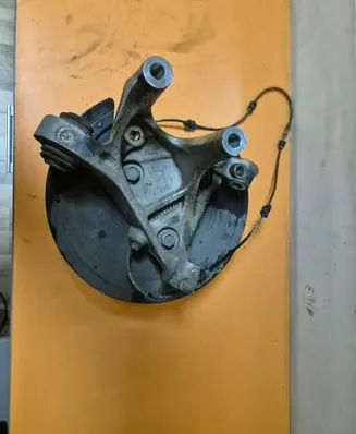 Rear wheel hub spindle/knuckle
