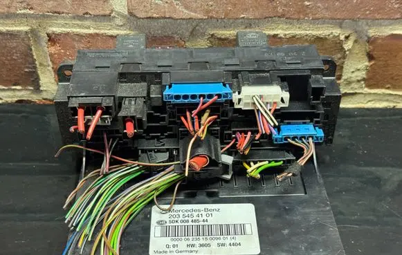 Mercedes-Benz C W203 Fuse module 2035454101 5DK00848544