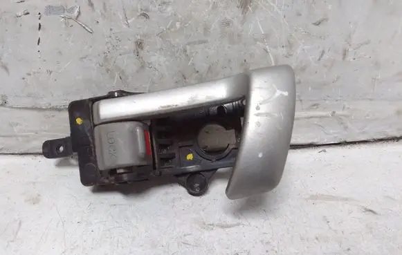 Hyundai Santa Fe Front door interior handle 82613CM000