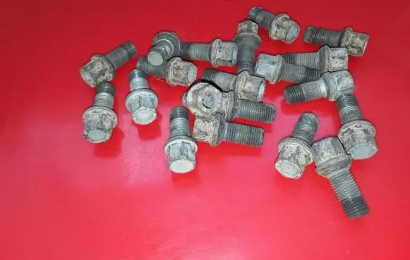Skoda Yeti (5L) Nuts/bolts NOCODE