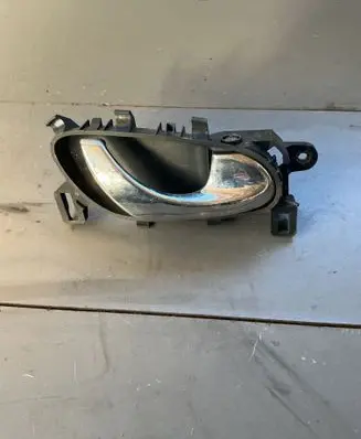 Nissan Qashqai Front door interior handle 806704ea