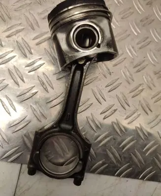 Volvo V60 Piston with connecting rod 81l123