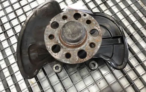 Mercedes-Benz C W204 Front wheel hub spindle knuckle
