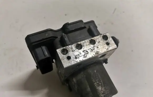 Mercedes-Benz Sprinter W906 ABS Pump A9069008401