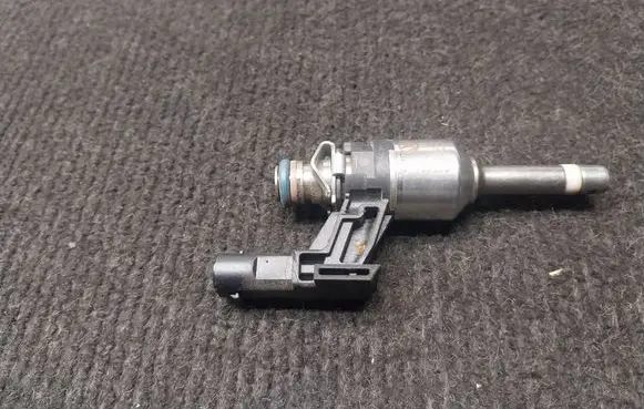 Skoda Octavia Mk2 (1Z) Fuel injector 03F906036B