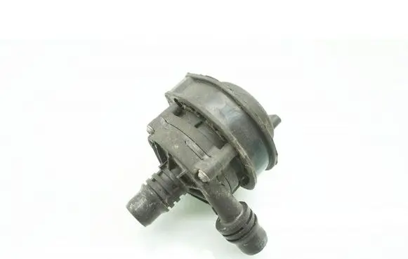 Opel Combo E Water pump 9839261780