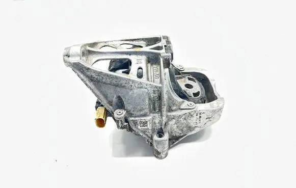 Audi Q7 4M Engine mount bracket 4M0199371 28012016