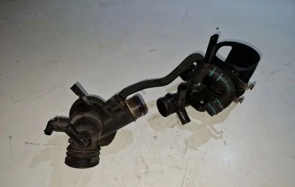 Mercedes-Benz E W212 Fuel filter bracket/mount holder A6512001056