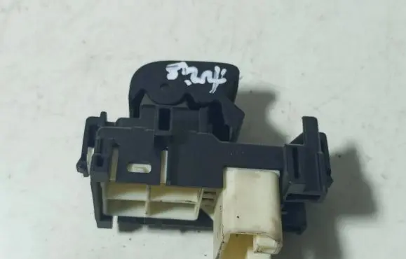 Toyota Auris 150 Electric window control switch 8292Y83