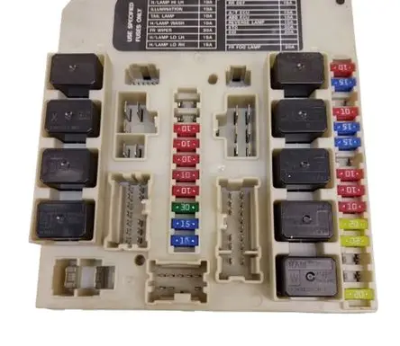 Nissan Pathfinder R51 Relay mounting block 284B7EB31C