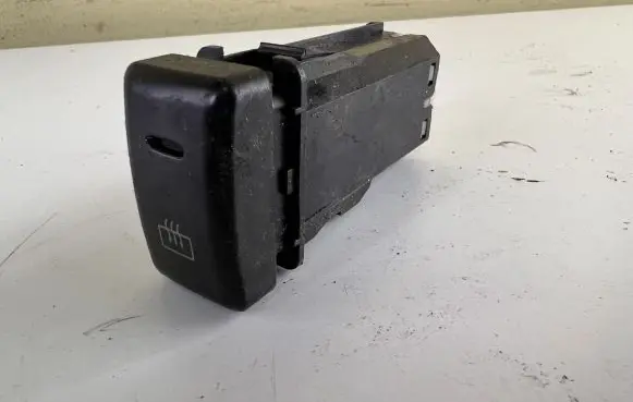 Opel Frontera B Windscreen/window heater switch M18872