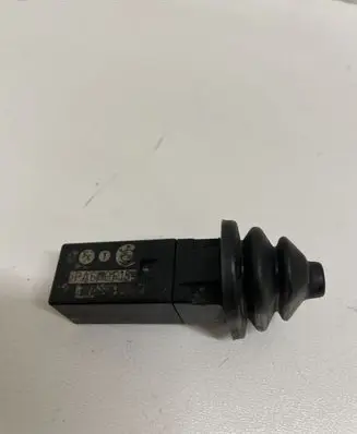 BMW 5 E60 E61 Fuel tank opening switch 82289392