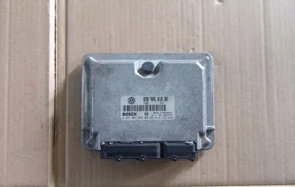 Volkswagen Golf IV Engine control unit/module 0281001850
