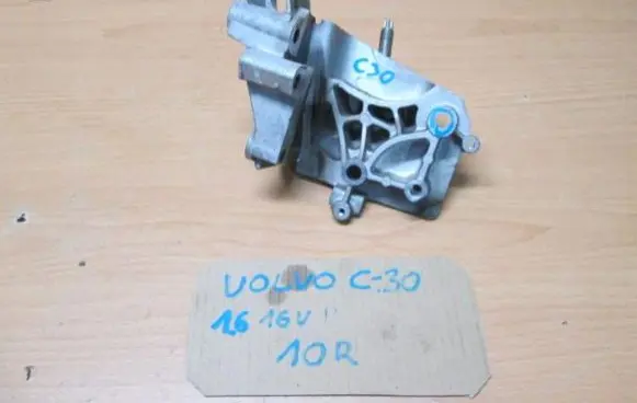 Volvo C30 Engine mounting bracket 31262935