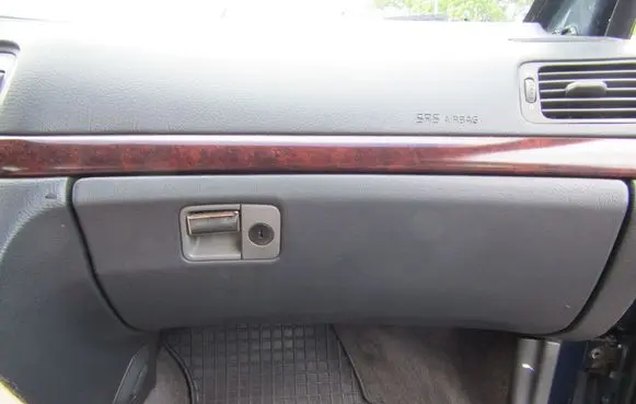 Volvo S80 Glove box 