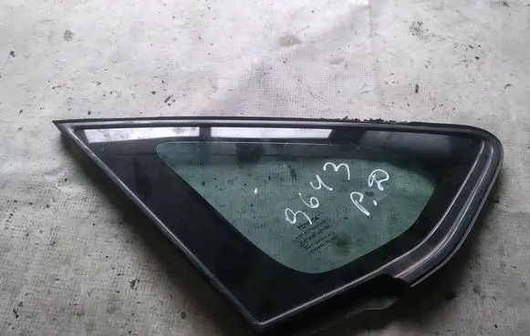 Toyota Auris 150 Front triangle window/glass as2