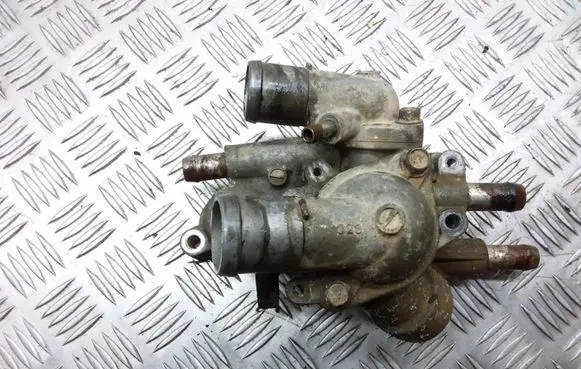Mitsubishi Outlander Thermostat/thermostat housing