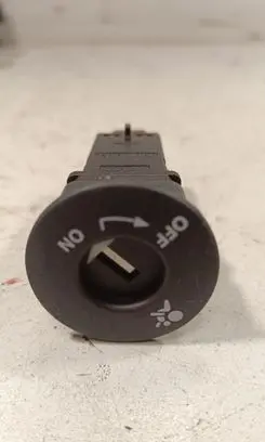 Nissan Qashqai+2 Passenger airbag on/off switch 