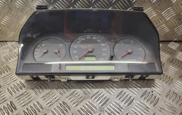Volvo S70 V70 V70 XC Speedometer (instrument cluster) 9168144