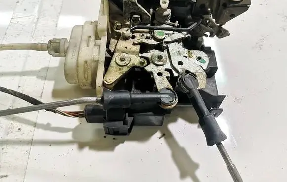 Audi A4 S4 B5 8D Front door lock 