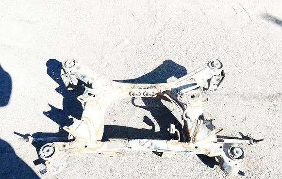 Subaru Impreza III Rear subframe 