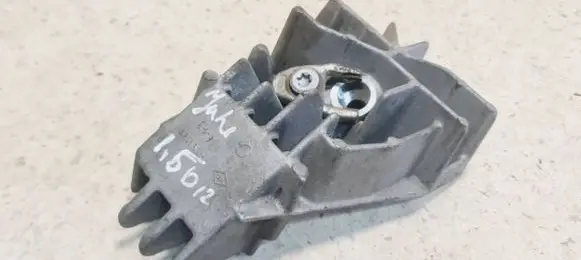 Nissan Juke I F15 Fuel Injector clamp holder 8200771226
