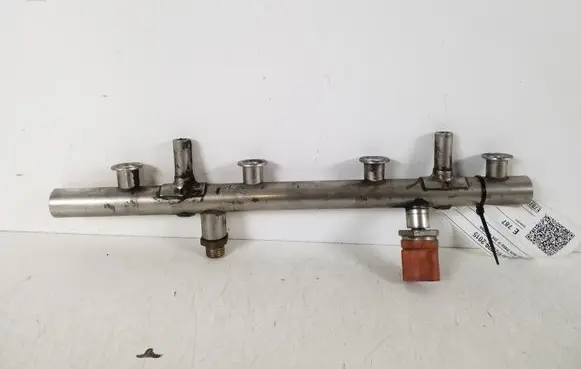 Volkswagen Multivan T5 Fuel main line pipe