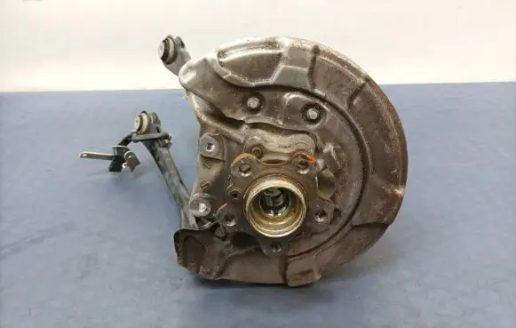 BMW 5 G30 G31 Front wheel hub spindle knuckle 6866337
