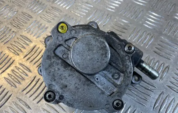 Mercedes-Benz CLS C219 Vacuum pump 6422300165 31080643