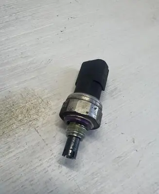 Mercedes-Benz E W211 Air conditioning (A/C) pressure sensor A2038309472 A203 83000121