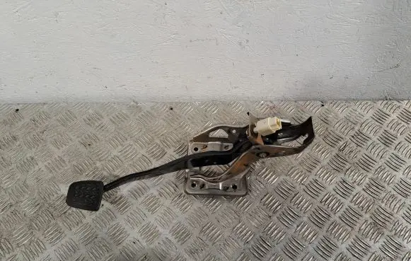 Toyota Corolla Verso AR10 Brake pedal 471010F010 551060F020