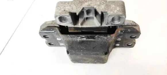 Volkswagen Touran I Engine mount bracket 1K0199555