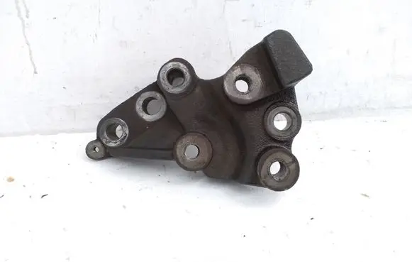 Honda CR-V Engine mounting bracket