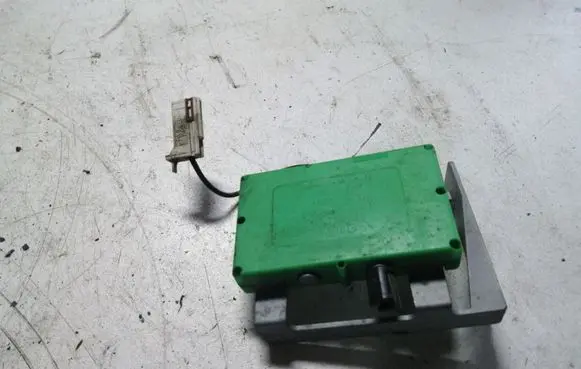 Volvo XC70 Aerial antenna amplifier 30679286