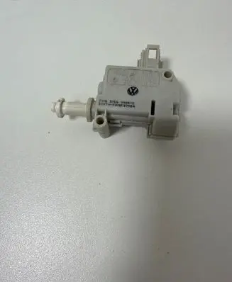 Volkswagen Passat Alltrack Fuel tank cap lock motor 3B0959782A