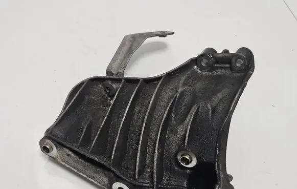 BMW 5 E60 E61 A/C compressor mount bracket 7558854