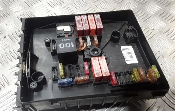 Audi A3 S3 8P Fuse module 1K0937125A