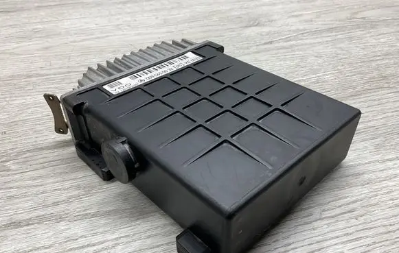 Mercedes-Benz E W124 Engine control unit/module 0095450032