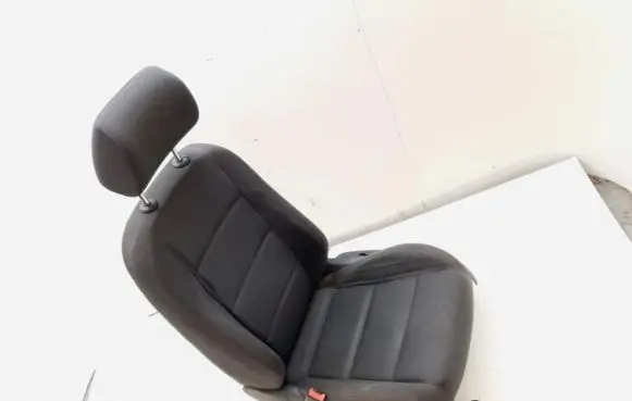 Volkswagen Golf V Front driver seat 
