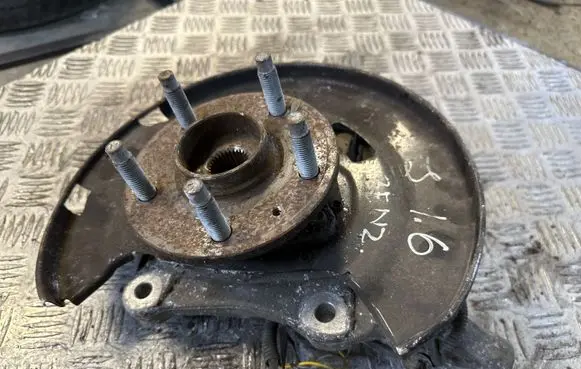 Opel Astra J Front wheel hub