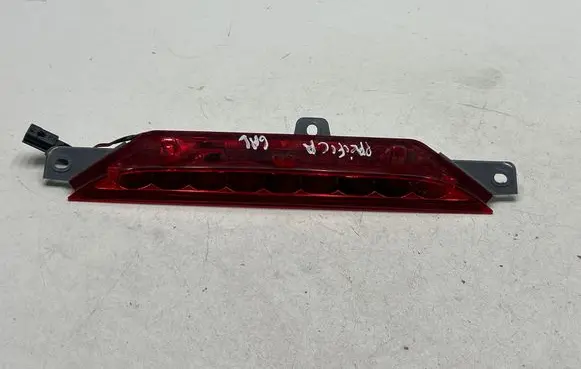 Chrysler Pacifica Third/center stoplight 68228795AB 3006114 05252017