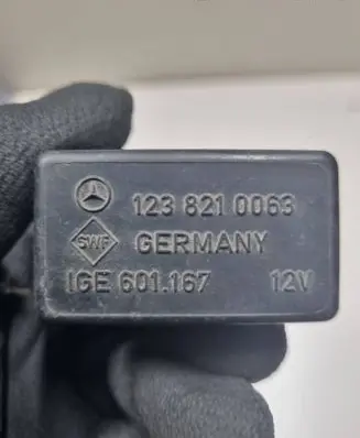 Audi A6 S6 C5 4B Window wiper relay 1238210063 LGE601167
