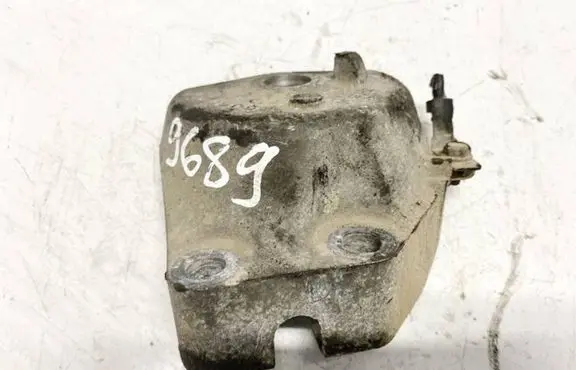 Audi A6 S6 C4 4A Engine mounting bracket gj6f
