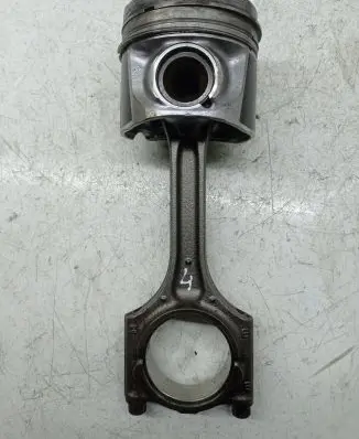 Volvo XC60 Piston with connecting rod
