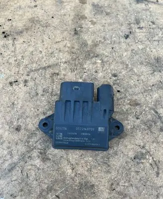 Mercedes-Benz E W211 Glow plug pre-heat relay E2110021048 0522140709 16071006551