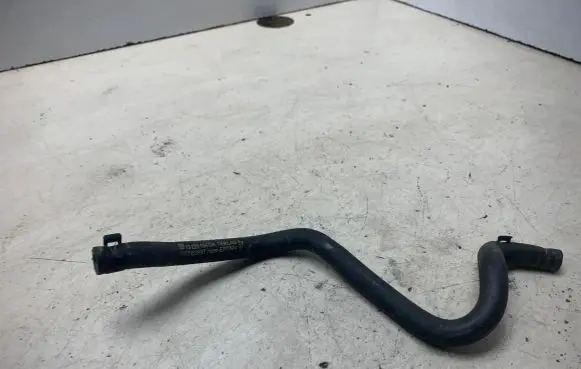Opel Insignia A Engine coolant pipe/hose 13220154 565563897