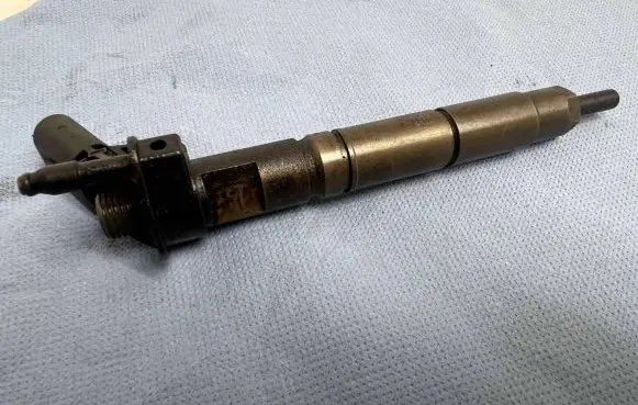 Mercedes-Benz E W211 Fuel injector A6420700487 0445115017