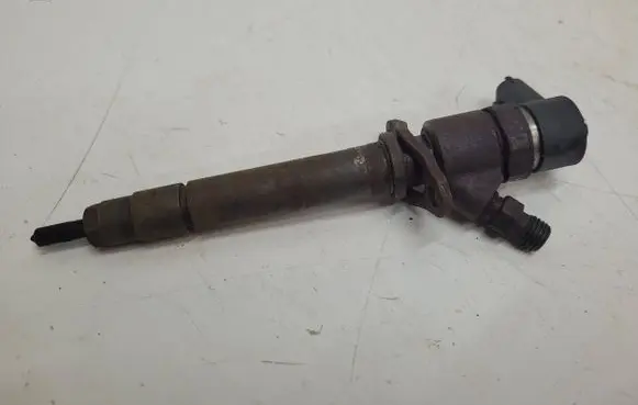 Volvo V70 Fuel injector 8658351